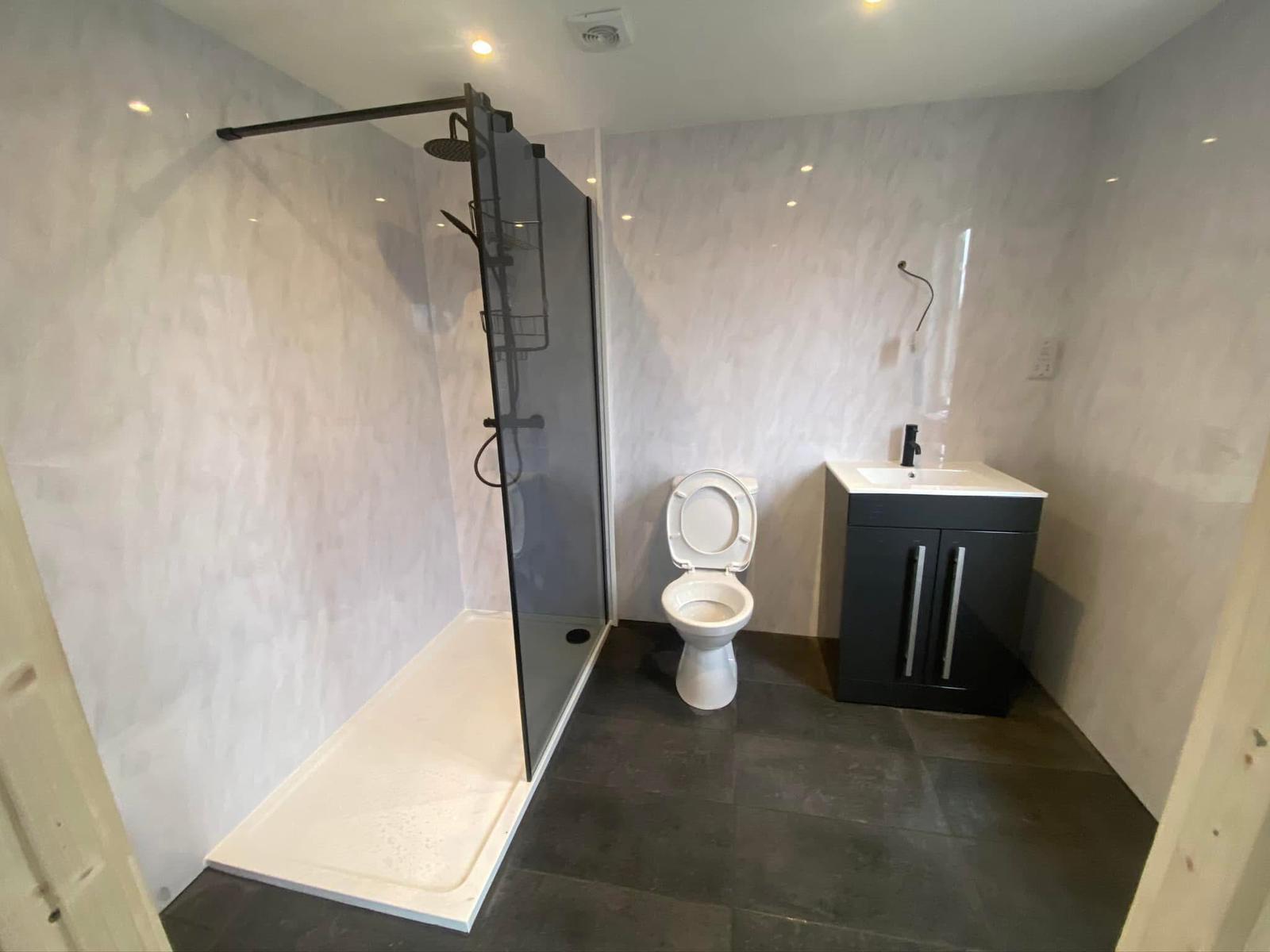 Grey marble-effect shower room