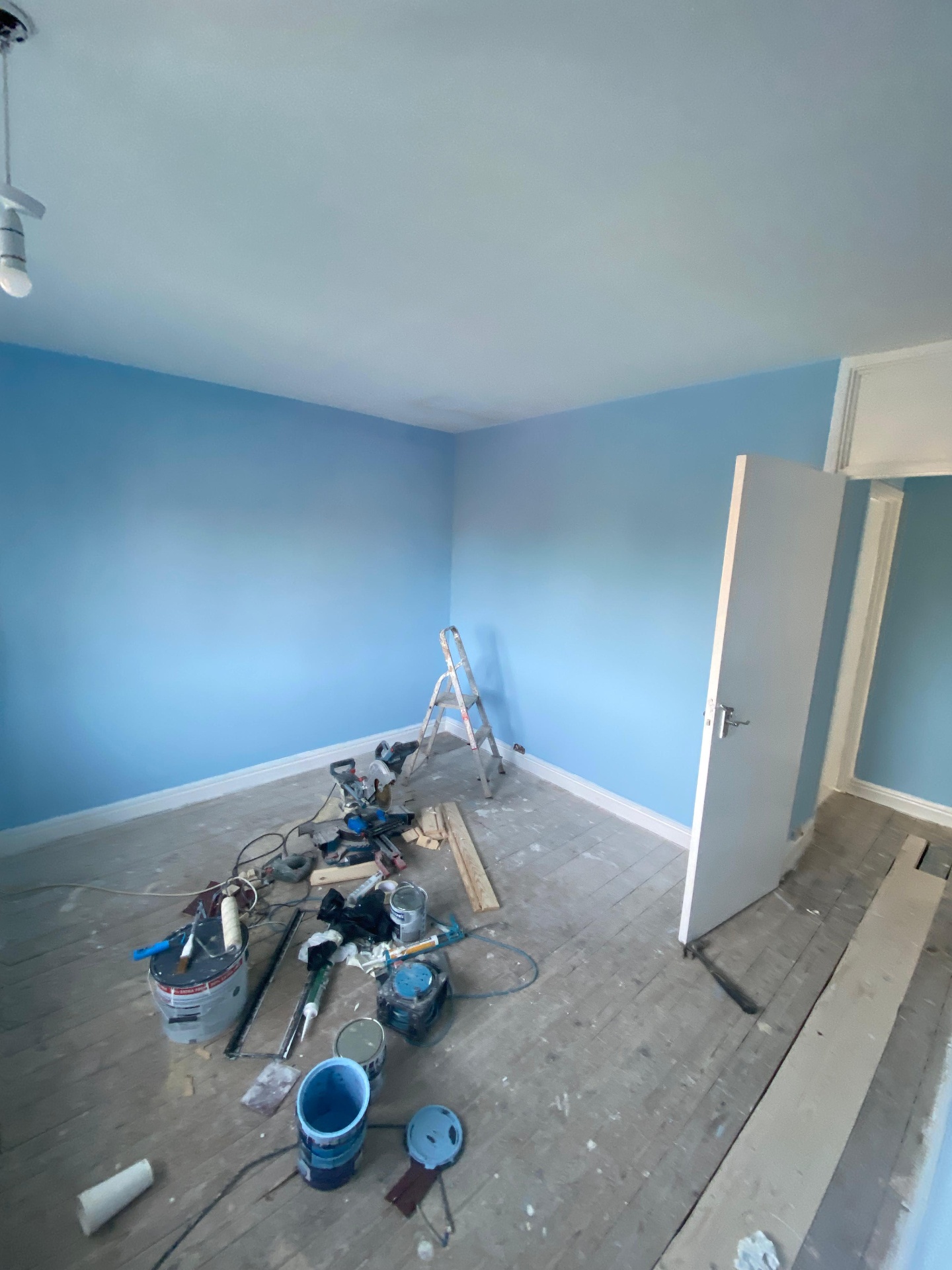 Bedroom prep & fresh paintwork